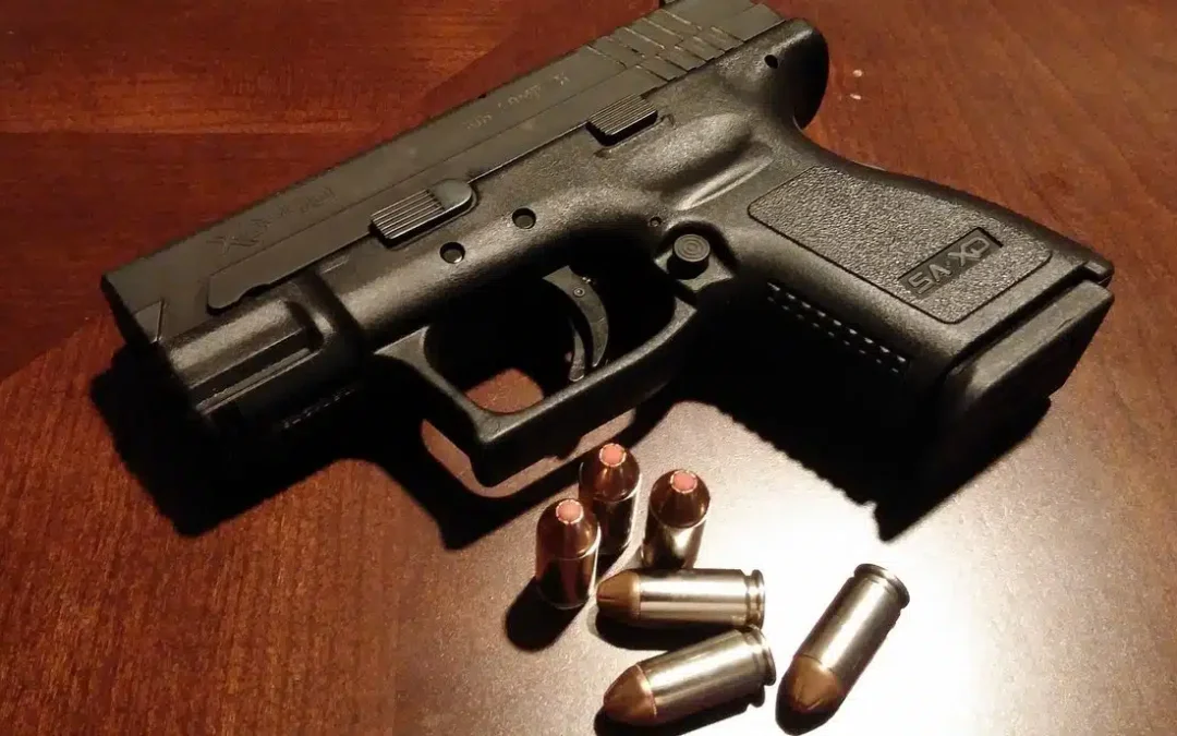 Niño hospitalizado tras dispararse accidentalmente