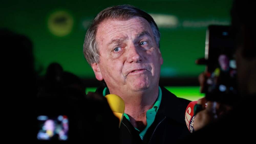 Policía brasileña presenta cargos contra Bolsonaro por fraude en el certificado covid