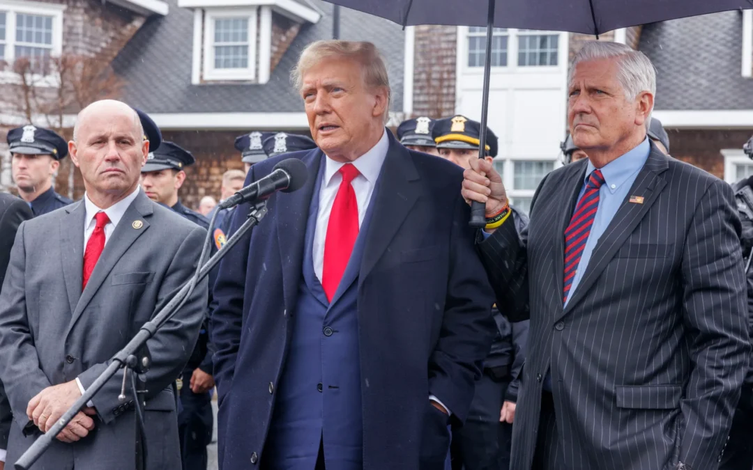 Trump va al velatorio de un policía en Nueva York y critica la criminalidad en la ciudad