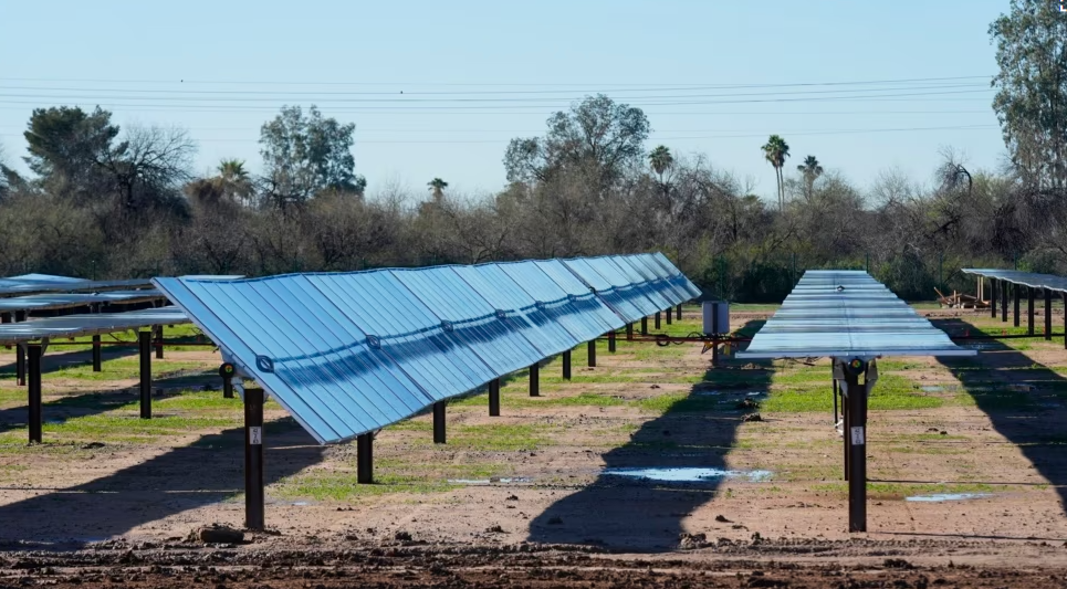 Biden conmemora el Día de la Tierra anunciando 7.000 millones de dólares en subvenciones para energía solar