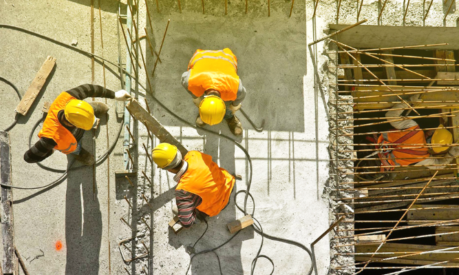 DeSantis aprobó ley que perjudica a trabajadores que laboran al aire libre