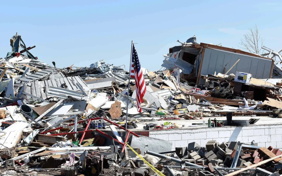 Decenas de tornados causan muerte y destrucción en Estados Unidos