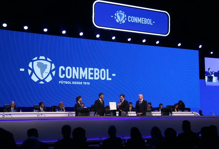 FIFA y Conmebol firman acta del Mundial 2030