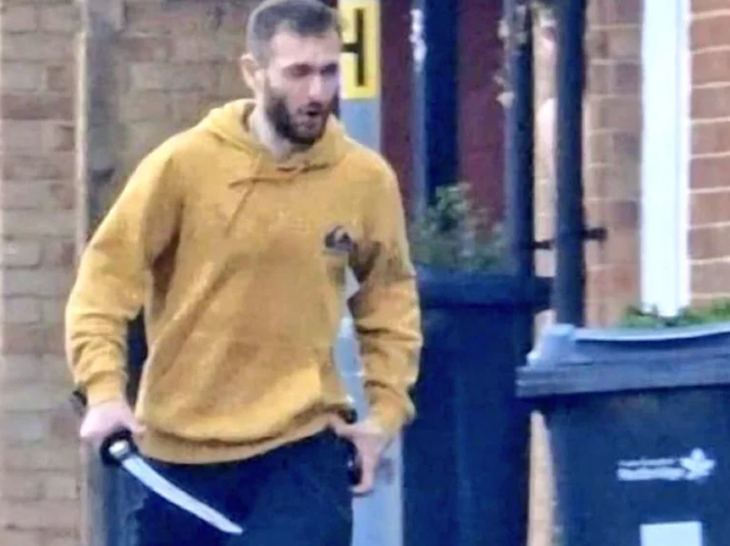Hombre con espada atacó a varias personas en Londres