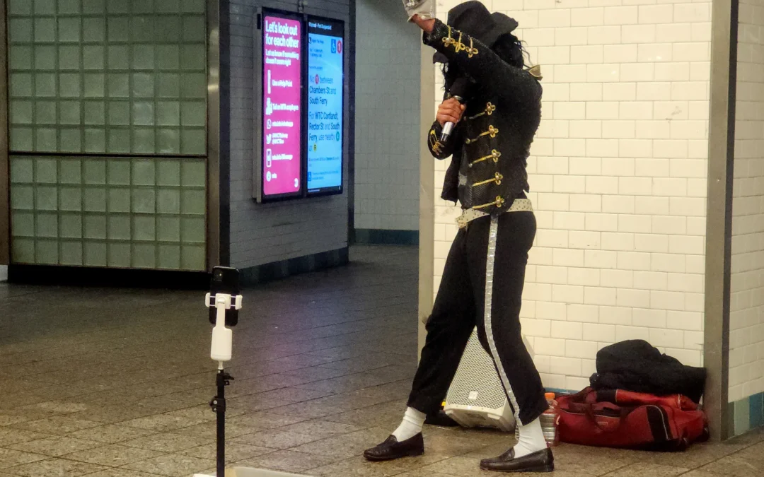 Michael Jackson vuelve al Times Square en un nuevo imitador