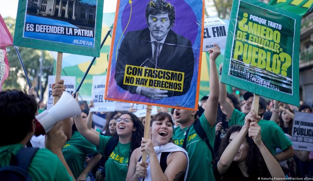 Miles marcharon en defensa de universidad pública en Argentina