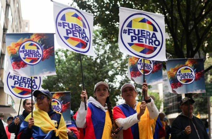 Petro tendrá “retiro espiritual” con su gabinete tras protestas