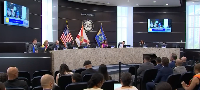 Aprobaron en primera lectura ordenanza sobre horario para venta de alcohol en Doral