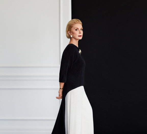 Fundación Herencia Hispana reconocerá a la diseñadora de moda Carolina Herrera