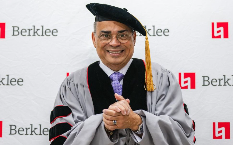 Gilberto Santa Rosa honrado de ser investido doctor honoris causa de Berklee College