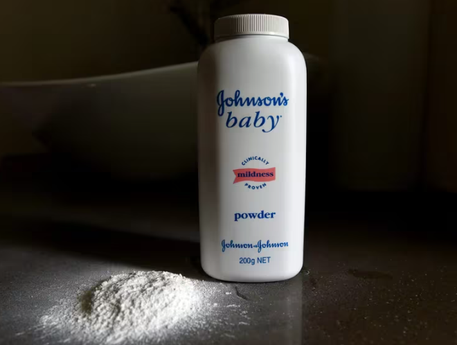 Johnson & Johnson ofreció miles de millones de dólares por demandas de cáncer provocado por su talco en EEUU
