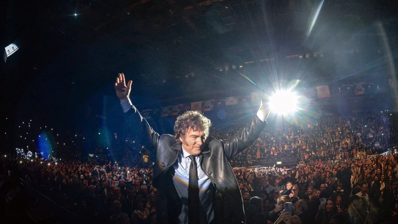 Milei presentó libro al mejor estilo del rock