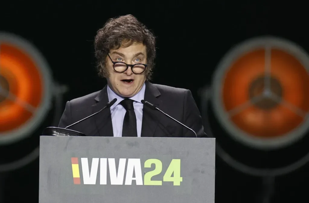 Milei se siente “agredido” por Sánchez y afirma que “trabaja alineado con el kirchnerismo”