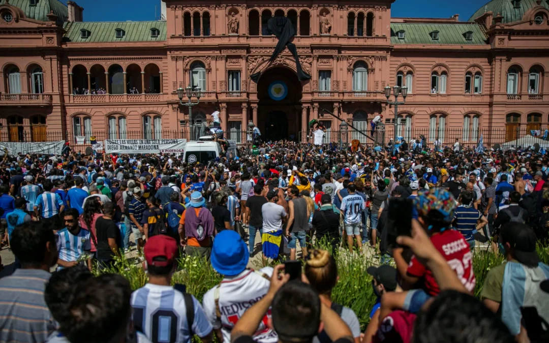 Posponen juicio por muerte de Maradona y podrían hasta suspenderlo
