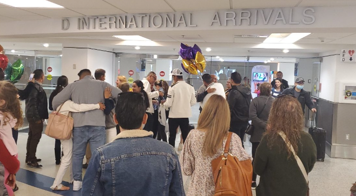 ¿Cuántos migrantes han ingresado a EEUU con parole humanitario?