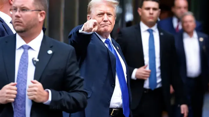 Campaña de Trump y grupos afines recaudan casi 300 millones en donativos en mayo