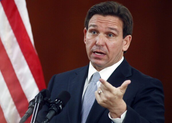 DeSantis anuncia aumento salarial a maestros de Florida