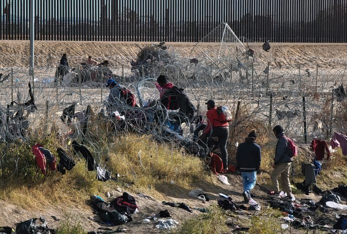 Disminuyen por tercer mes consecutivo los cruces irregulares en la frontera sur de EEUU