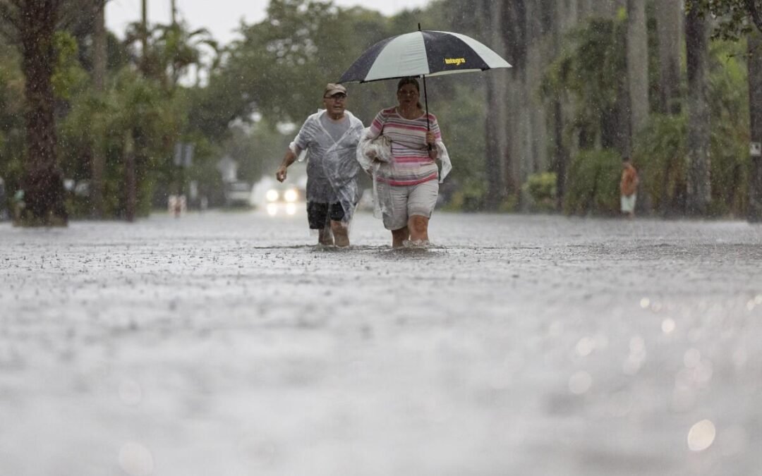 Florida se prepara para otro día de lluvias fuertes e inundaciones