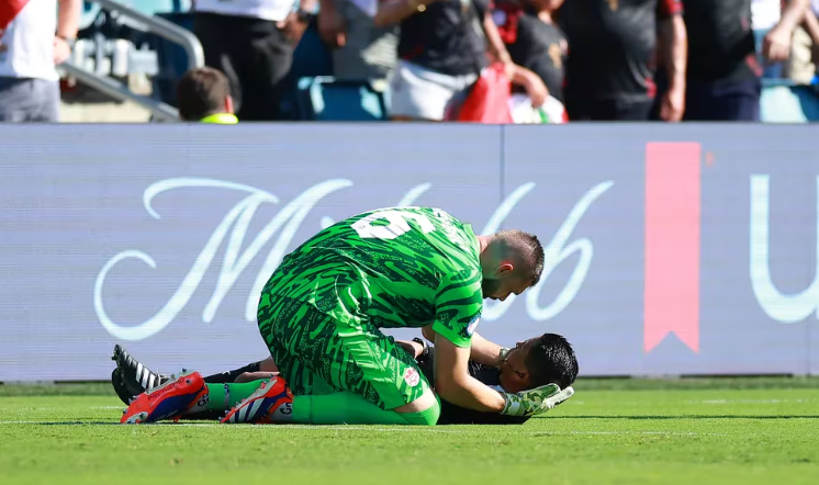 Juez de línea se desmayó en el partido entre Perú y Canadá