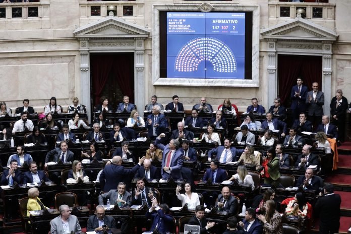 Parlamento de Argentina aprobó definitivamente paquete de reformas de Milei