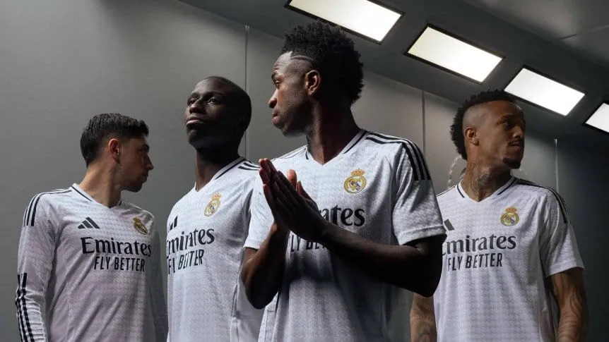 Real Madrid presentó nueva camiseta con la que debutará Kylian Mbappé