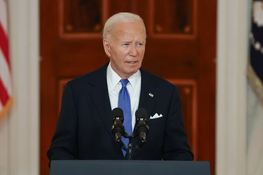 Biden reconoce que “casi se queda dormido” en el debate contra Trump