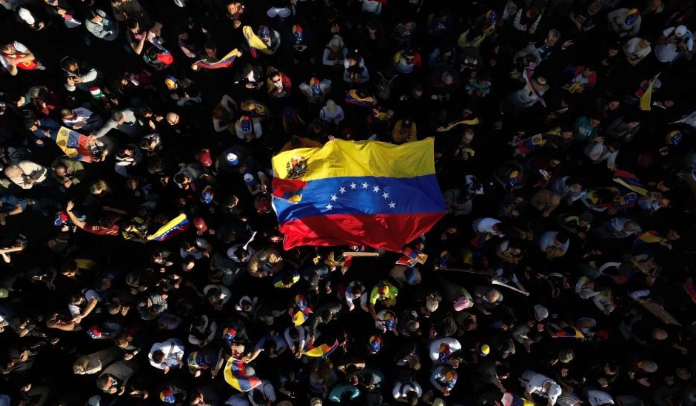 A un mes de las presidenciales, oposición y oficialismo salen a las calles