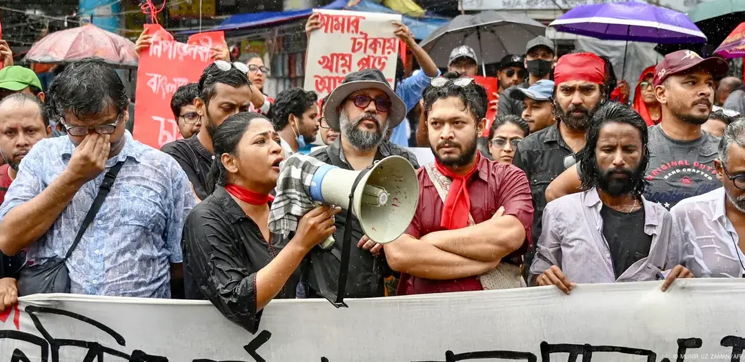 Bangladés disolvió el Parlamento tras huida de la primera ministra