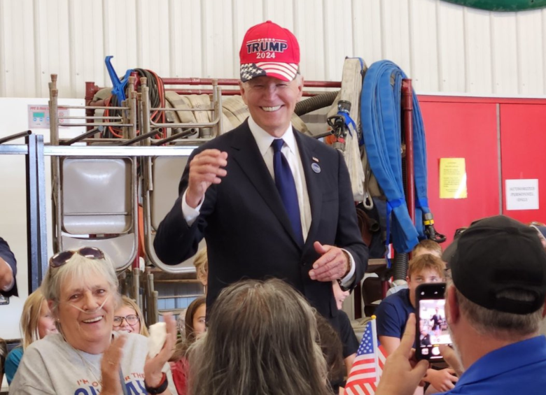 Biden sorprende con una gorra de Trump