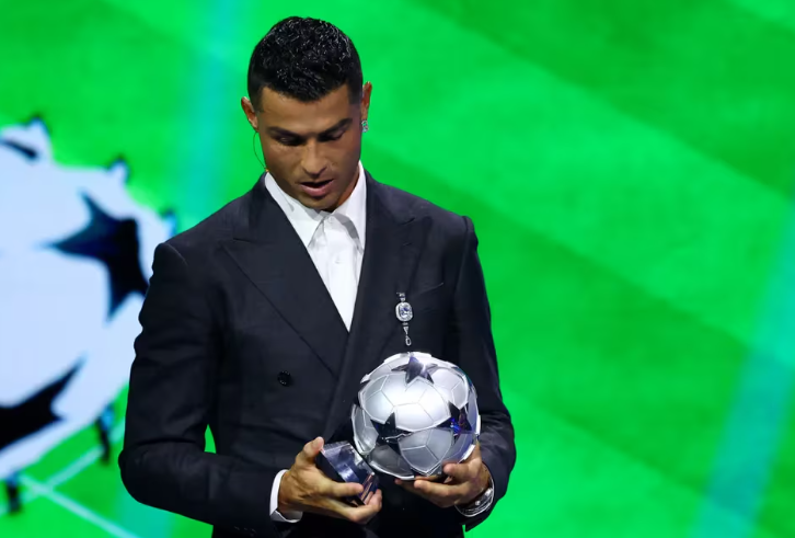 Cristiano Ronaldo molesto por no estar nominado al Balón de Oro