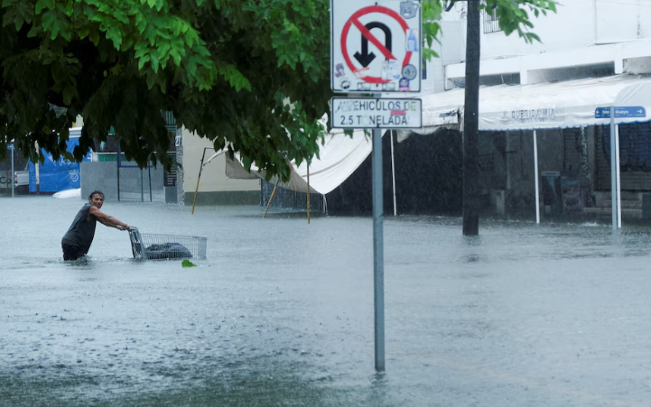 Huracán Helene se fortalece y avanza hacia Florida: temen una oleada ciclónica