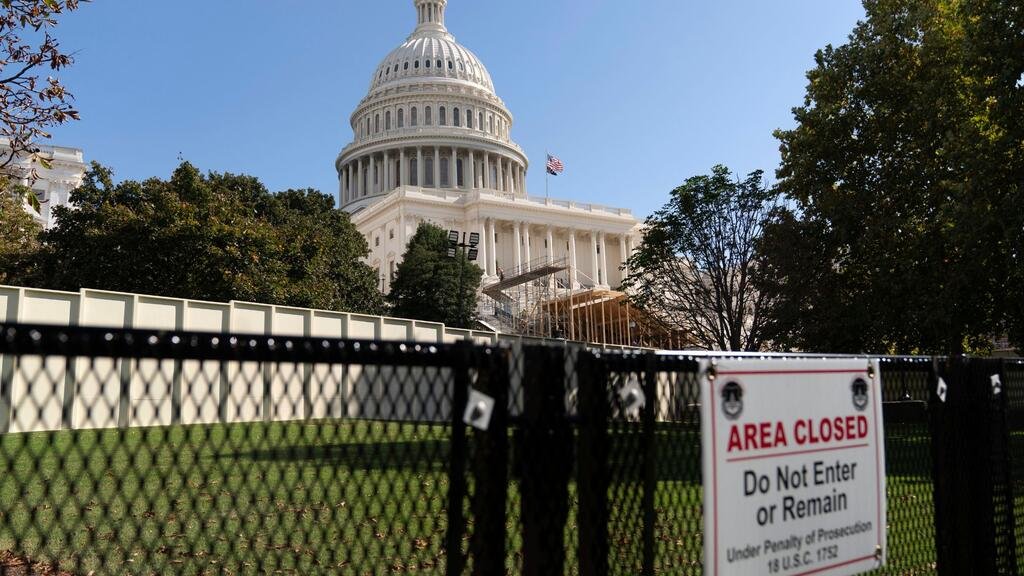 Detienen hombre con olor a combustible en el Capitolio