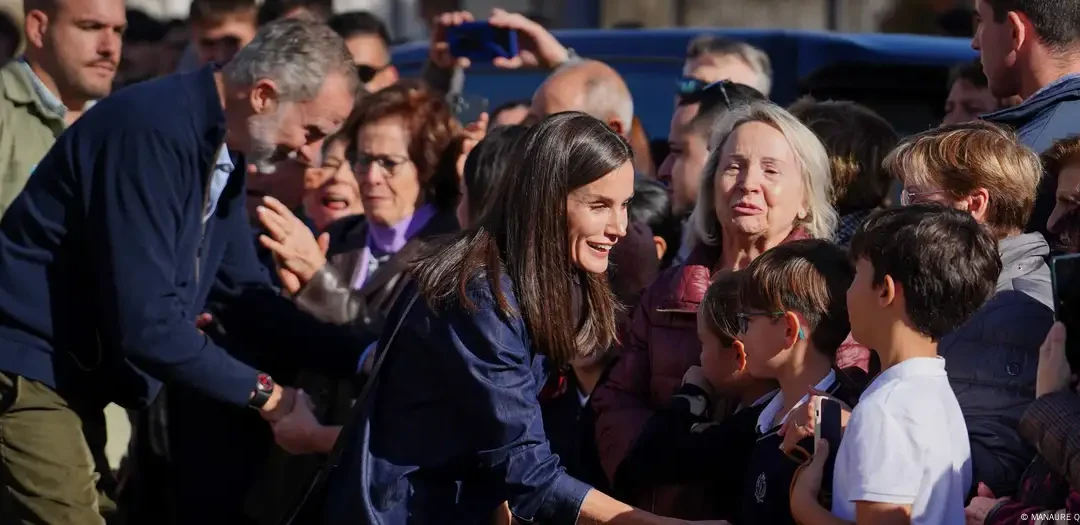 Los reyes de España regresan a las zonas devastadas por inundaciones