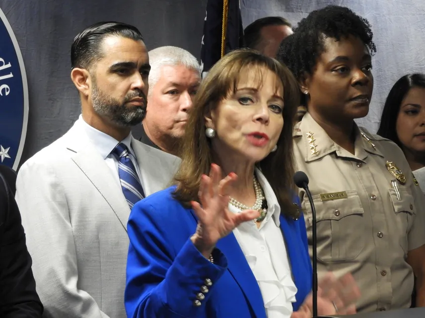 Detienen a tres hermanos acusados de tráfico sexual en el sector inmobiliario