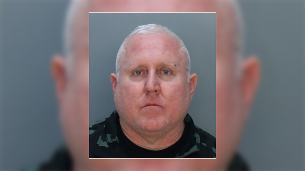 Detienen a un teniente de la policía de Miami por violencia doméstica