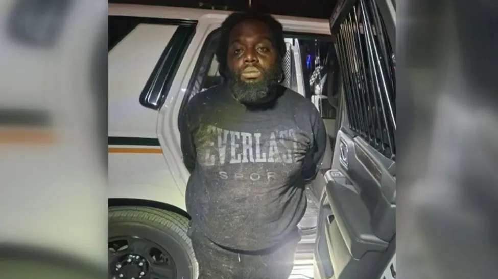 Detienen hombre que intentaba ingresar drogas y productos de contrabando a una cárcel