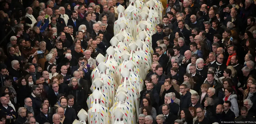La restaurada catedral de Notre Dame celebró sus dos primeras misas