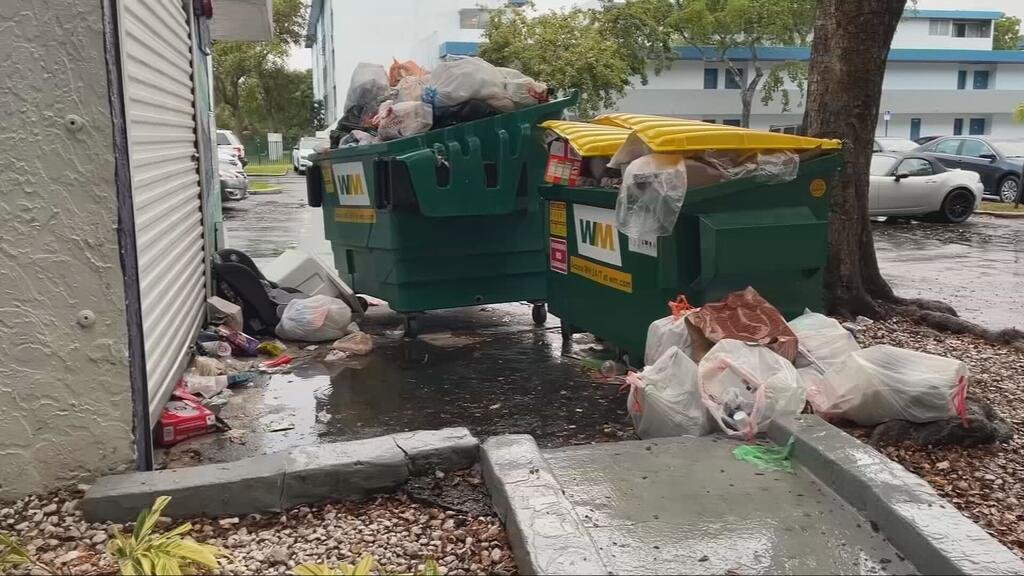 Vecinos en Fontainebleau denuncia que desde hace semanas no recogen la basura