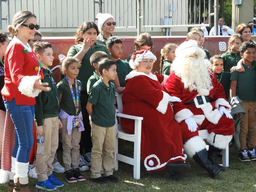 Santa en helicóptero sorprendió a los niños de Hialeah
